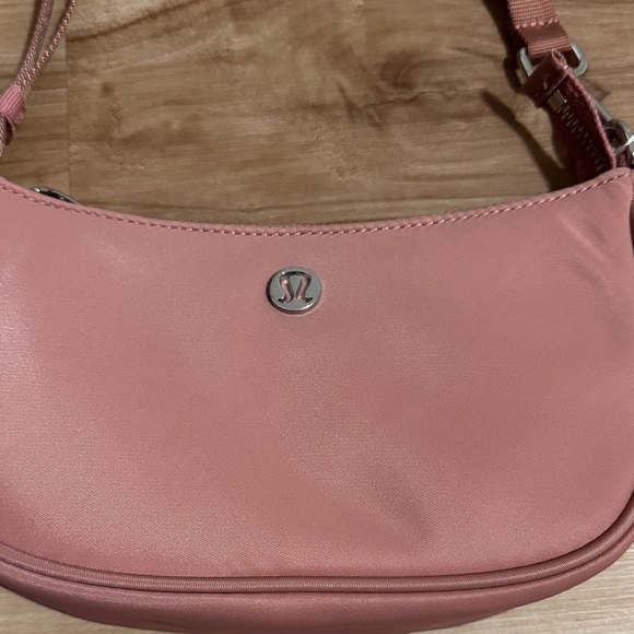 lululemon city essentials mini shoulder bag - Picture 2 of 6
